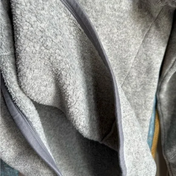 Patagonia Women’s Gray Quarter-Zip Pull Over Sweater - Picture 7 of 8